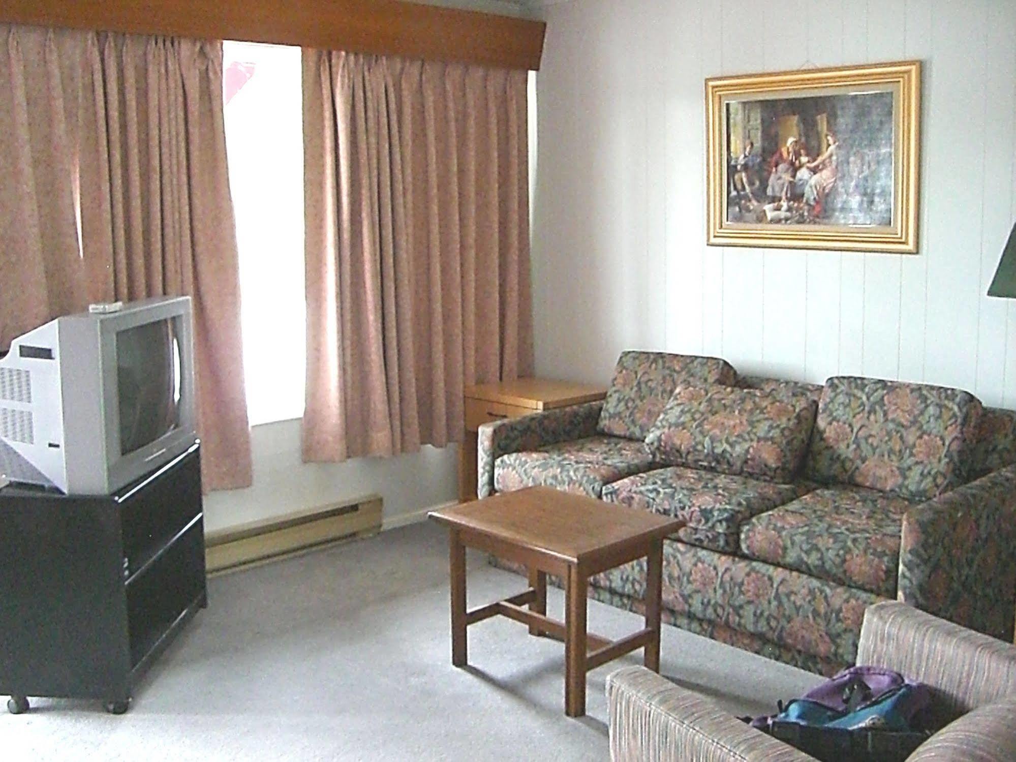A-1 Alberni Inn Port Alberni Esterno foto