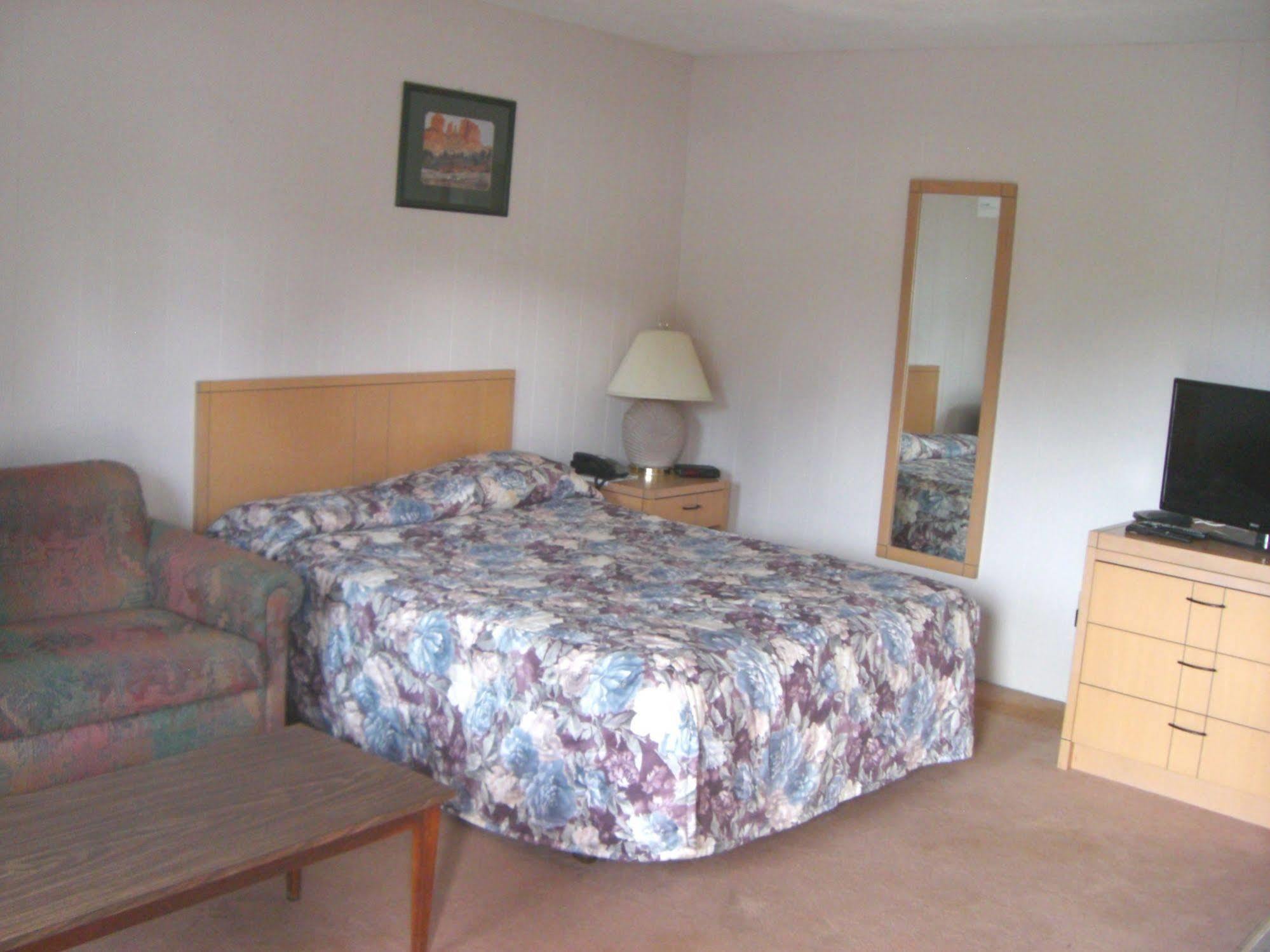 A-1 Alberni Inn Port Alberni Esterno foto