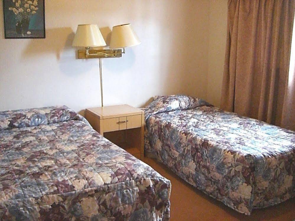 A-1 Alberni Inn Port Alberni Esterno foto