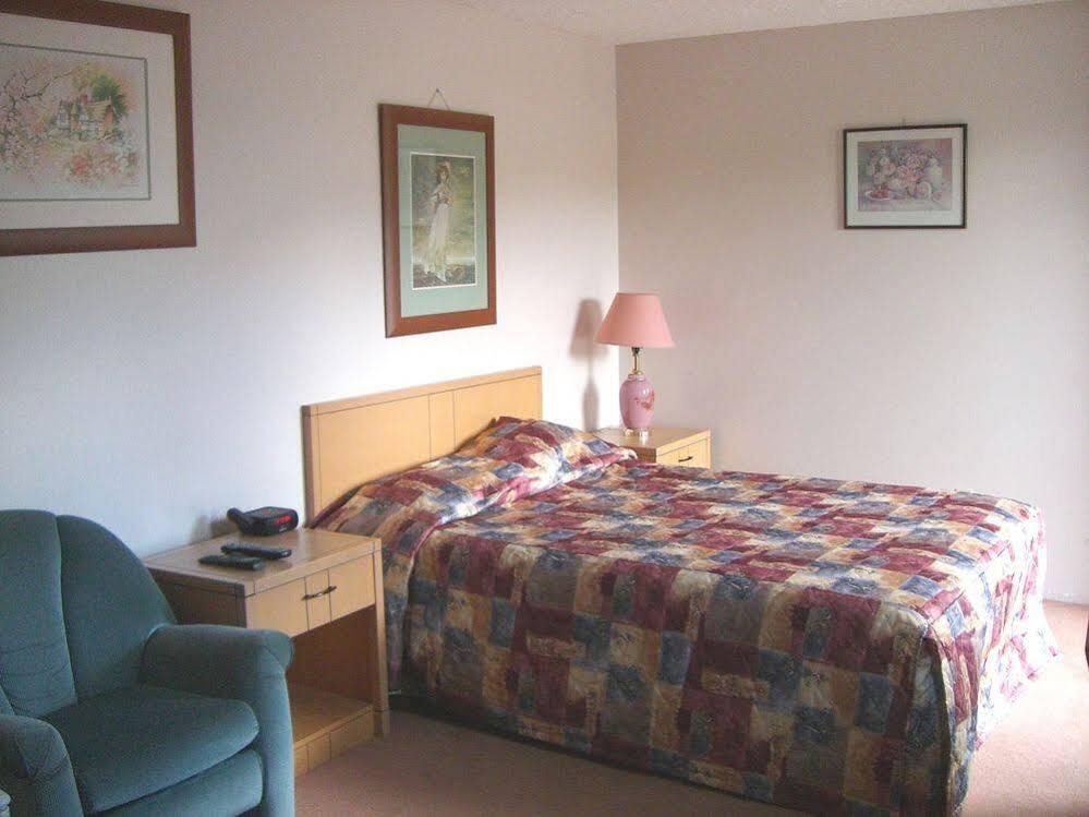 A-1 Alberni Inn Port Alberni Esterno foto